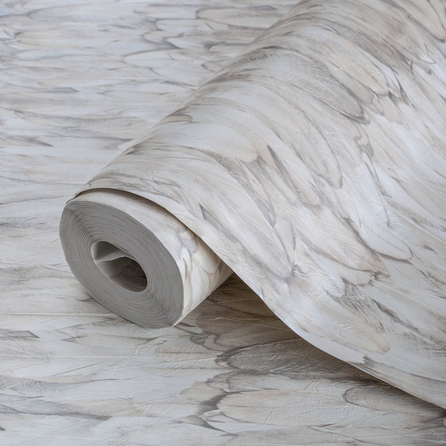 Modern Bird Feather Patterned Wallpaper - Tropicano 9913-2 (16.5m2)